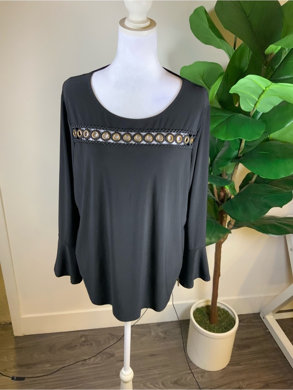 Anne Klein Black Long-Sleeve Scoop Neck Top with Eyelet Trim